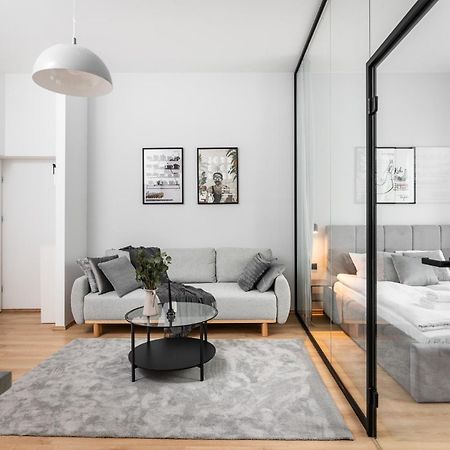 Modern Centrally Located Apartments - By Upstairs Krakow Luaran gambar