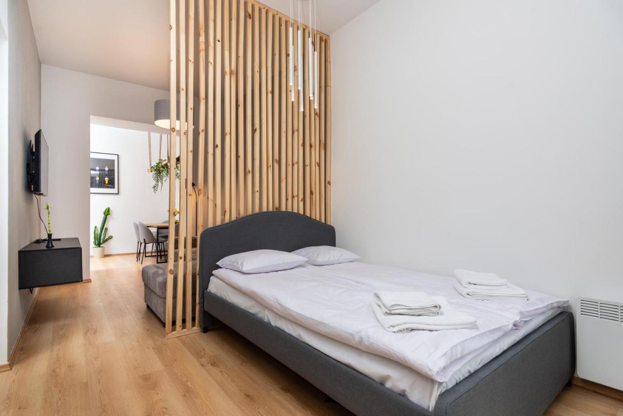 Modern Centrally Located Apartments - By Upstairs Krakow Luaran gambar