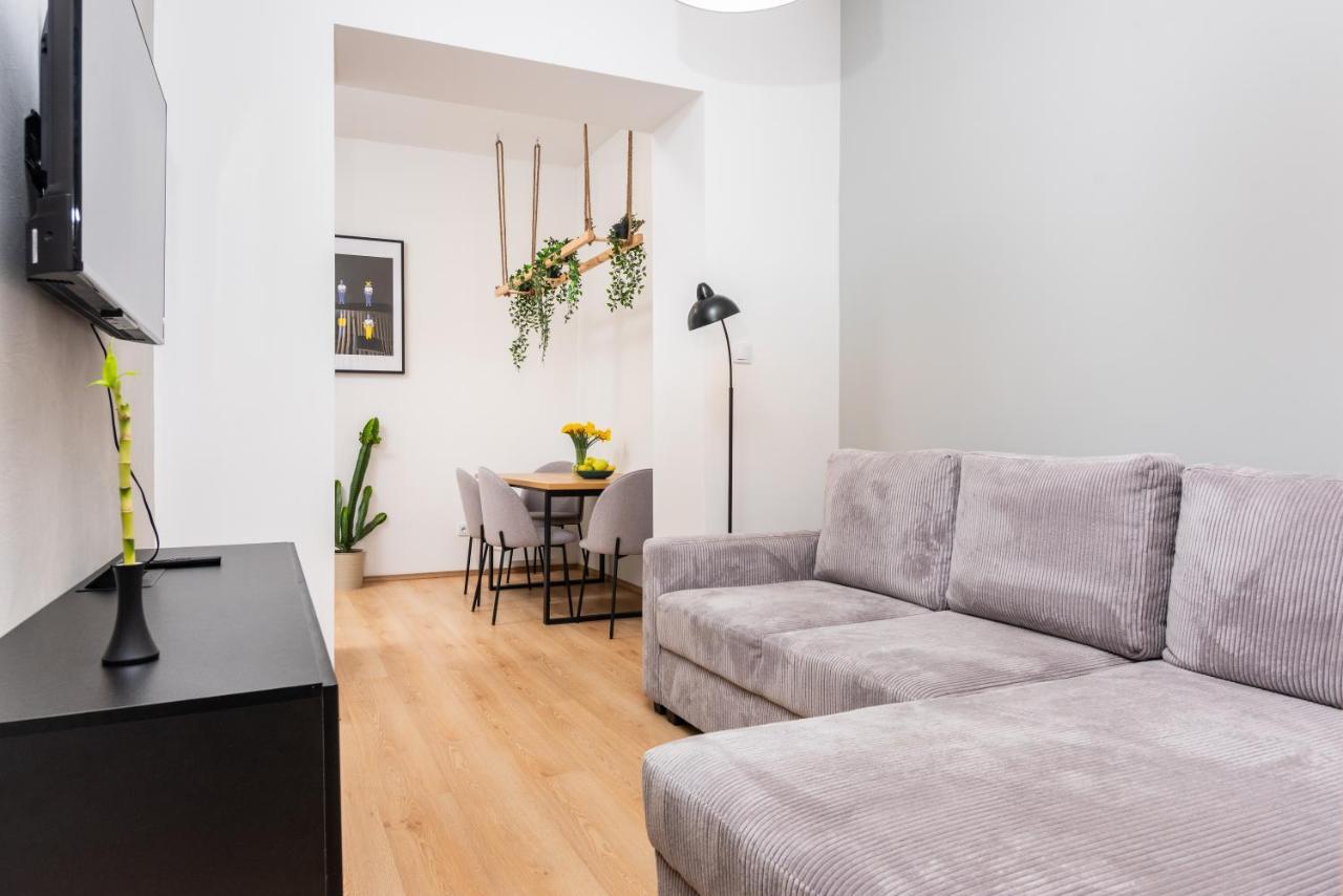 Modern Centrally Located Apartments - By Upstairs Krakow Luaran gambar