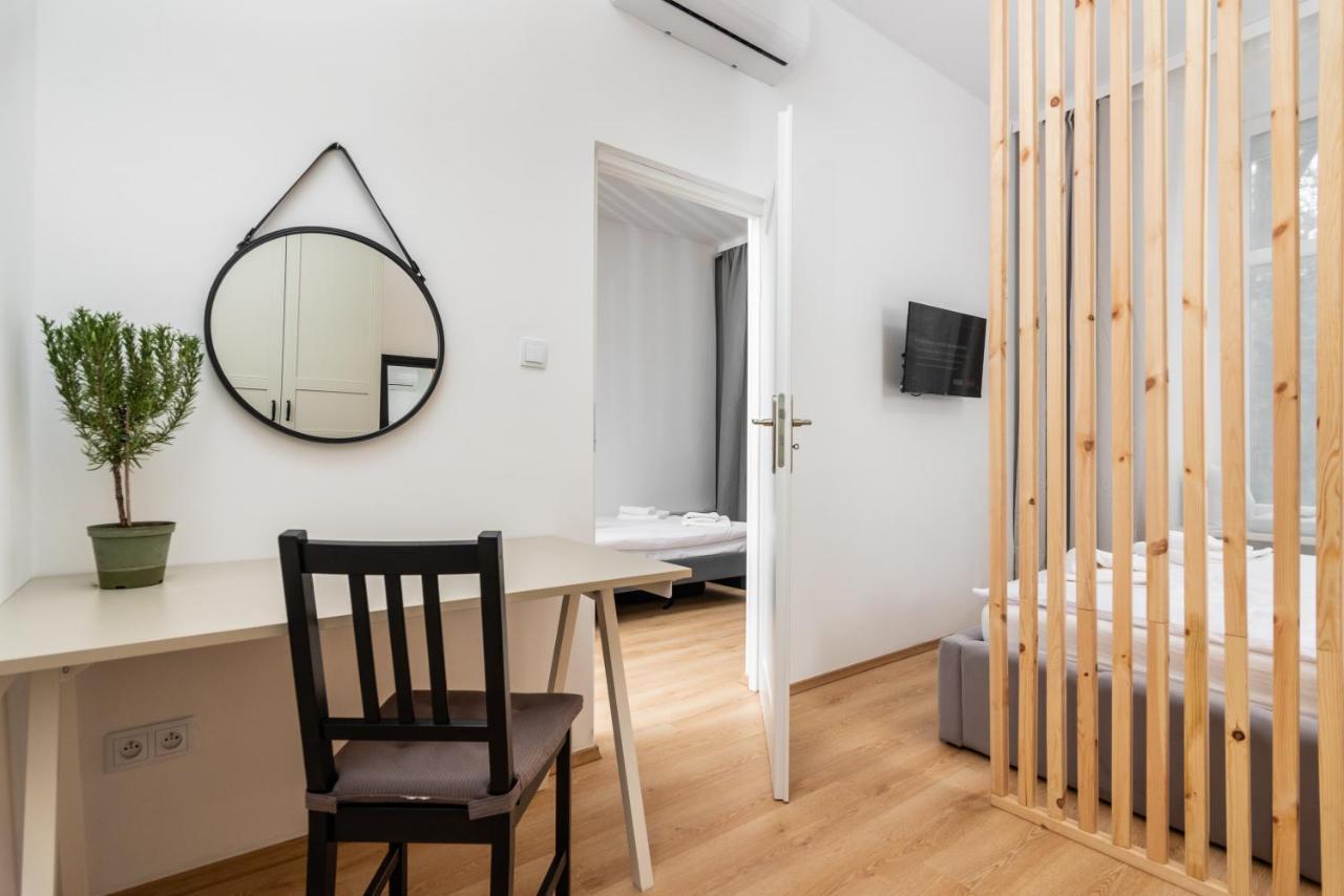 Modern Centrally Located Apartments - By Upstairs Krakow Luaran gambar