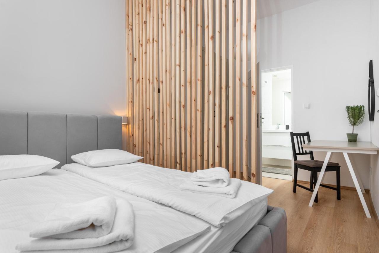 Modern Centrally Located Apartments - By Upstairs Krakow Luaran gambar