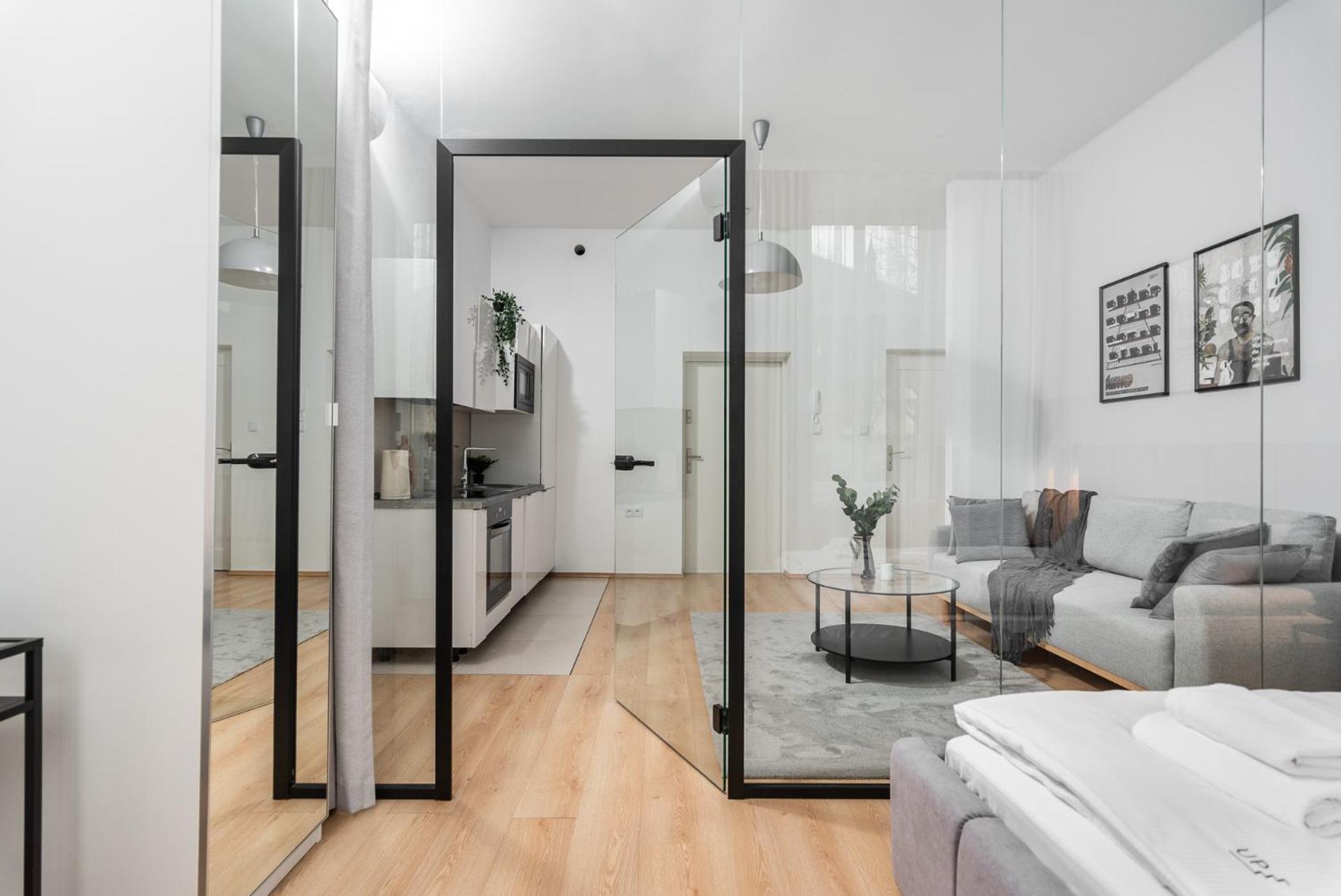 Modern Centrally Located Apartments - By Upstairs Krakow Luaran gambar